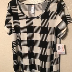 Medium Lularoe Plaid Classic Tee